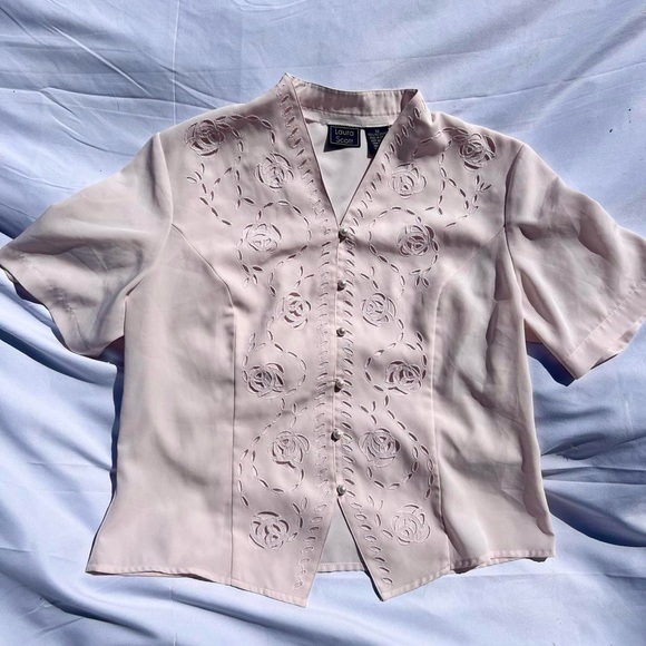 Laura Scott vintage 80s light pink pastel button up bouse with floral cutouts - Picture 2 of 5